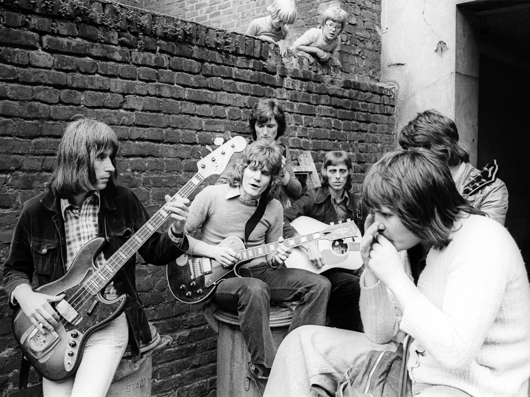 Die Bläck Fööss im Jahr 1974: Hartmut Priess, Günther Lückerath, Erry Stoklosa, Thomas Richard Engel und Peter Schütten (v. l. n. r.).