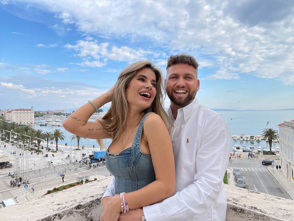 Konstantin Streifling (Sohn von Höhner-Star Jens) und Laura (Playmate aus Köln) sind ein Paar. Das Foto zeigt sie im Urlaub in Kroatien.