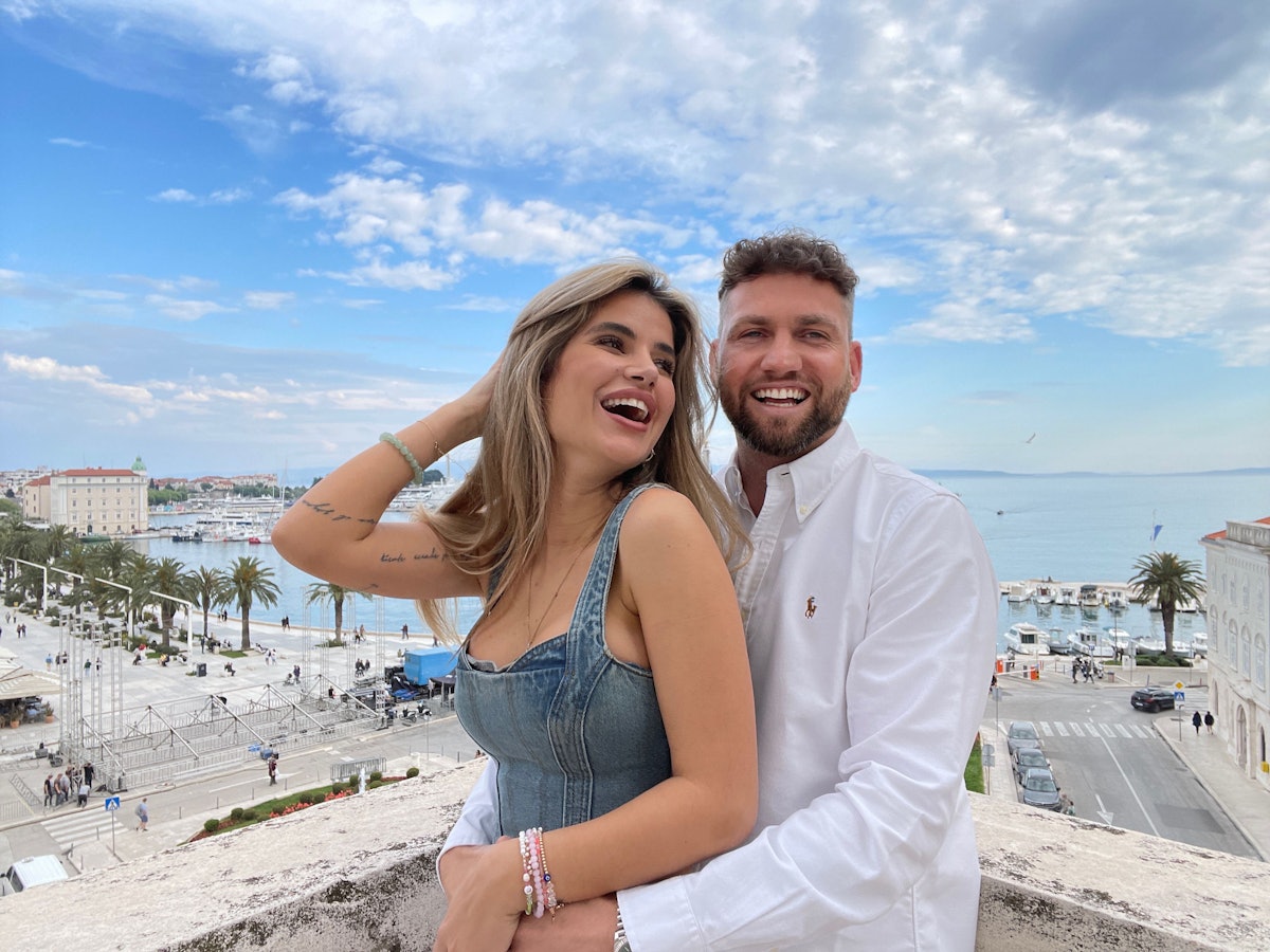 Konstantin Streifling (Sohn von Höhner-Star Jens) und Laura (Playmate aus Köln) sind ein Paar. Das Foto zeigt sie im Urlaub in Kroatien.