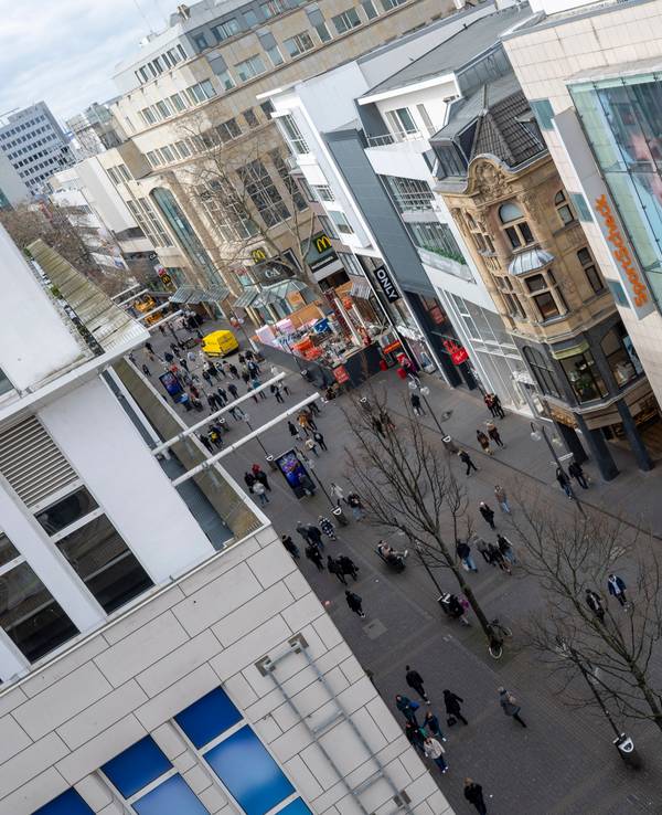 Blick auf die Schildergasse in Köln (Foto vom 29. März 2023) – am Donnerstag (4. Mai 2023) bestreikt Verdi den Einzelhandel.