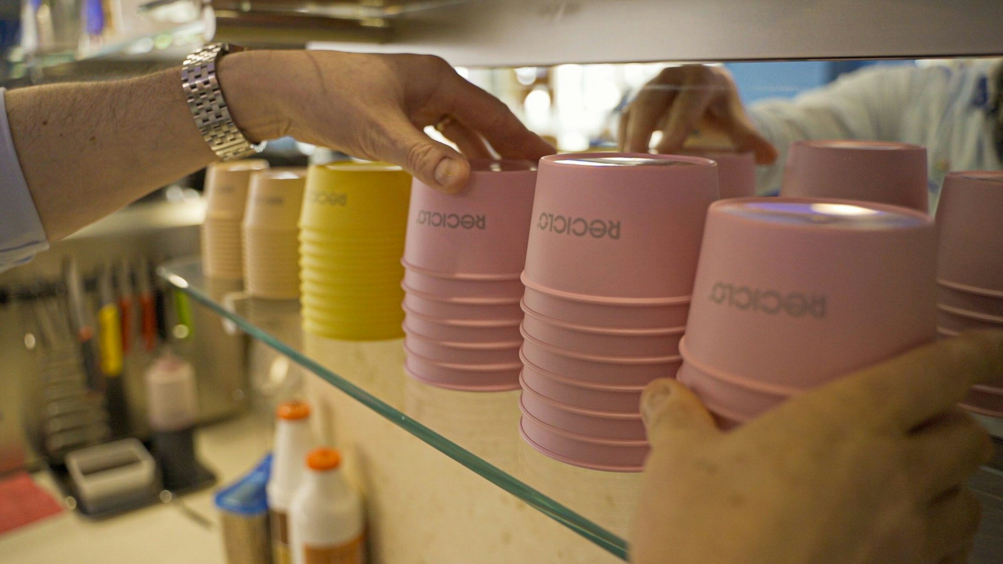 Neuer Mehrweg-Eisbecher der Firma Gebas aus Bergheim.