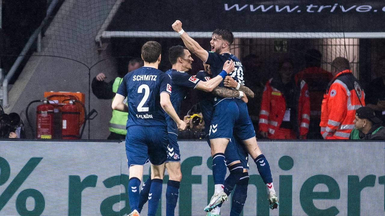 Davie Selke (hinten) schießt das 2:1 und jubelt mit Jan Thielmann (r.).
