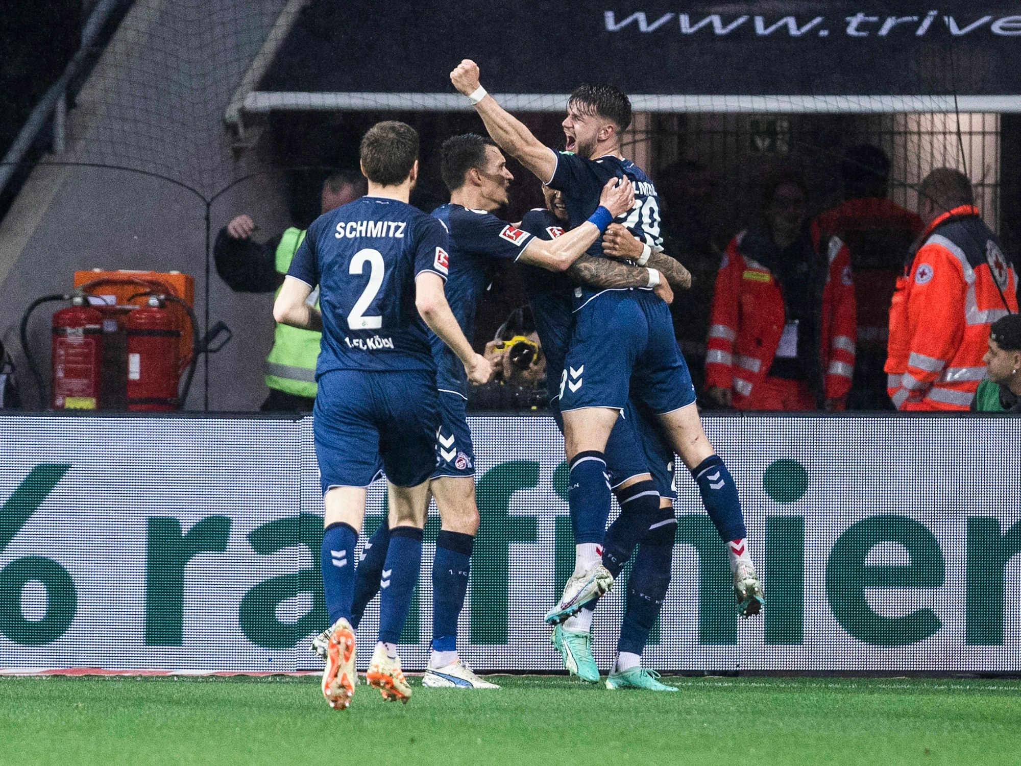 Davie Selke (hinten) schießt das 2:1 und jubelt mit Jan Thielmann (r.).