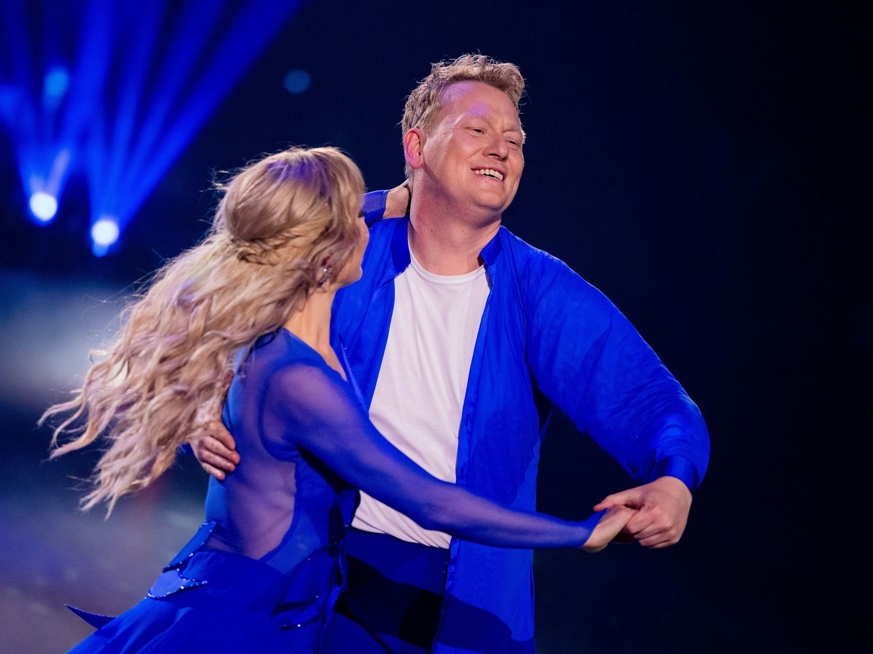 Knossi (bürgerlich Jens Knossalla), Youtuber, und Isabel Edvardsson, Profitänzerin, tanzen in der RTL-Tanzshow "Let's Dance" im Coloneum für Knossis Mutter.