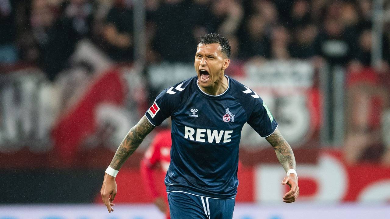Davie Selke jubelt für den 1. FC Köln in Leverkusen.