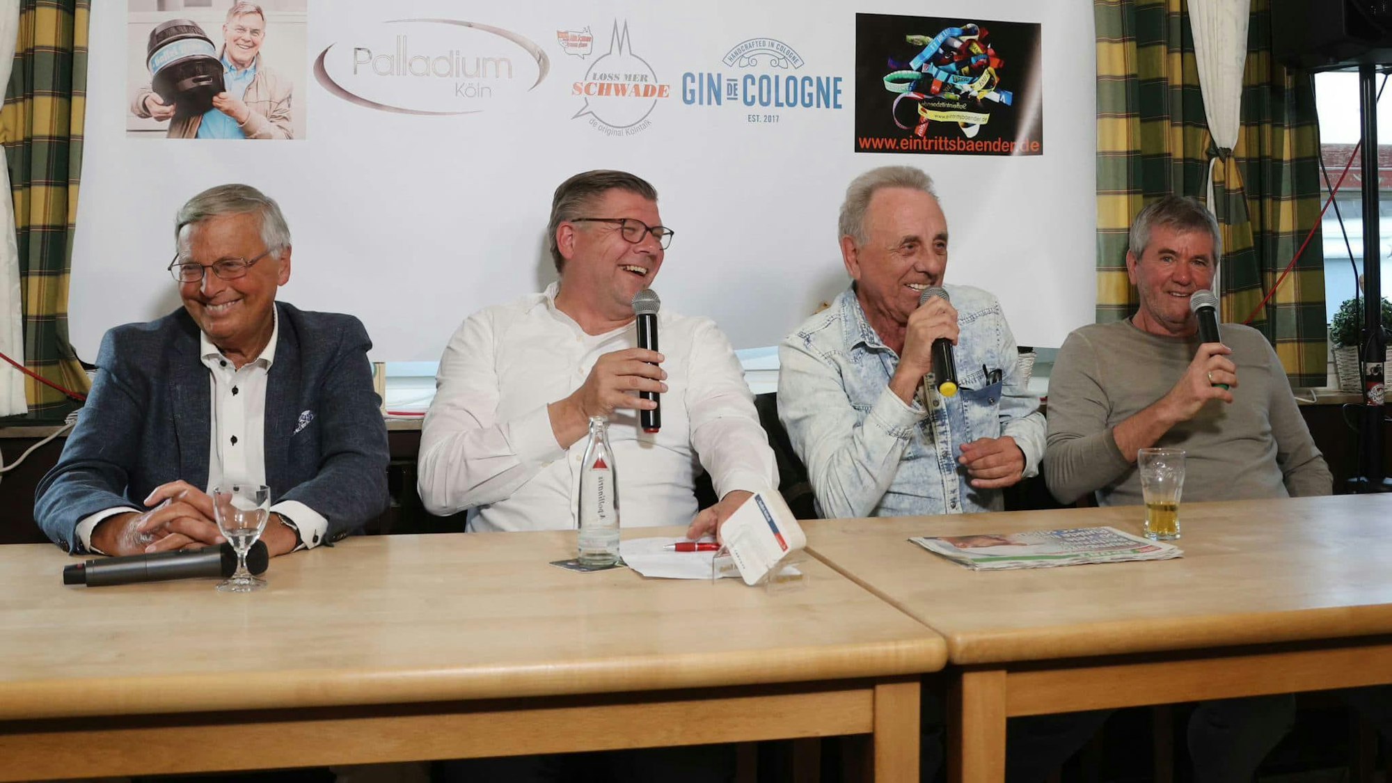 Wolfgang Bosbach, Martin Schlüter, Erry Stoklosa und Friedhelm Funkel beim Talk.