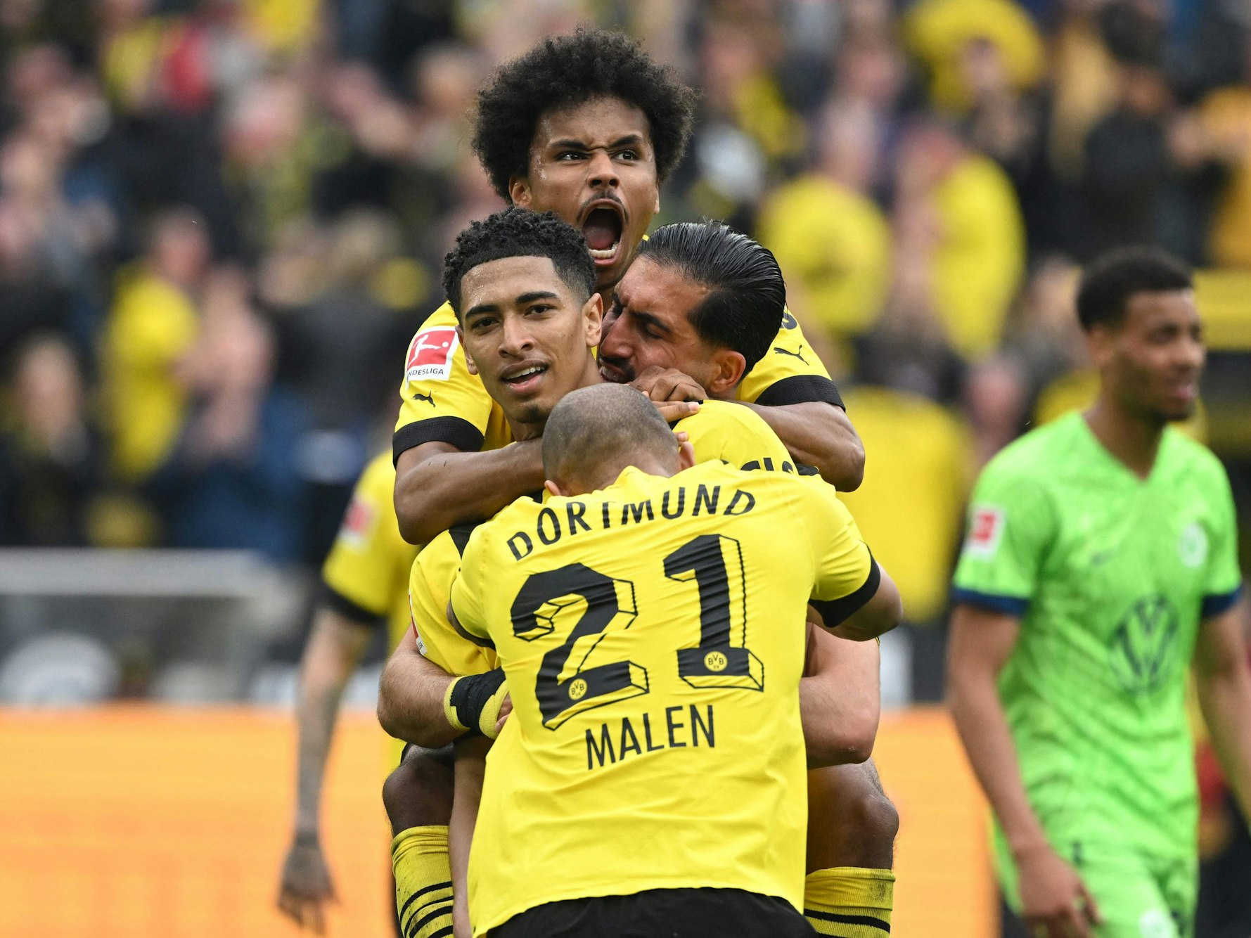 Jude Bellingham feiert sein Tor zum 4:0 gegen Wolfsburg