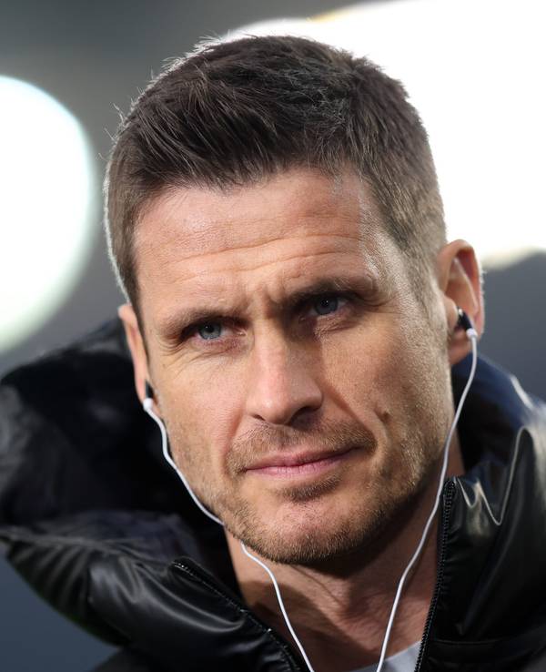 Sportchef Sebastian Kehl bei einem TV-Interview.
