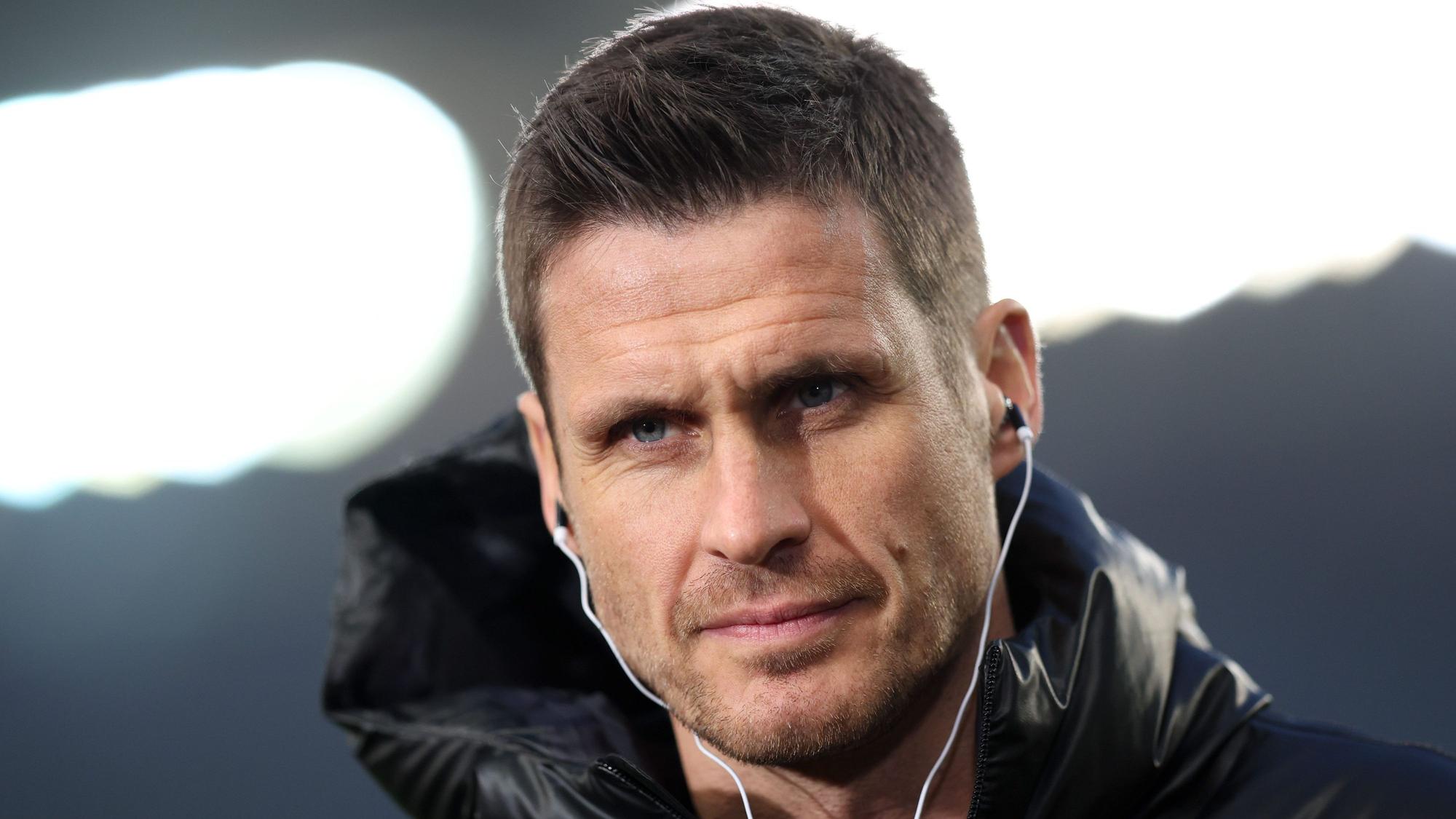 Sportchef Sebastian Kehl bei einem TV-Interview.