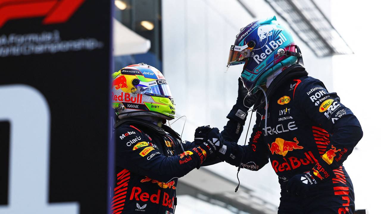 Max Verstappen jubelt mit Sergio Perez in Miami.