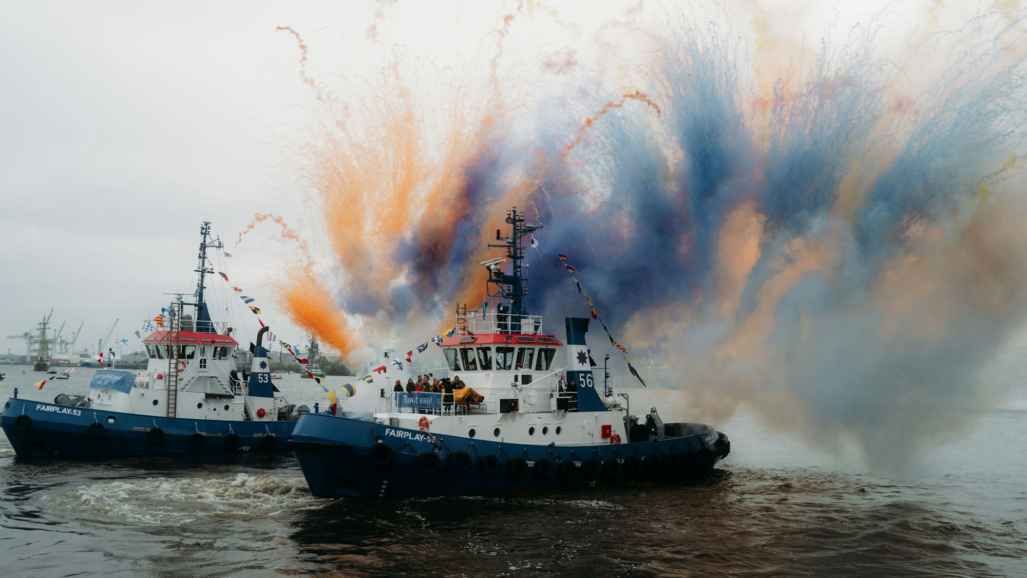 Beim großen Schlepperballett 2023 durfte die Kölner Band Cat Ballou im Hamburger Hafen auftreten.