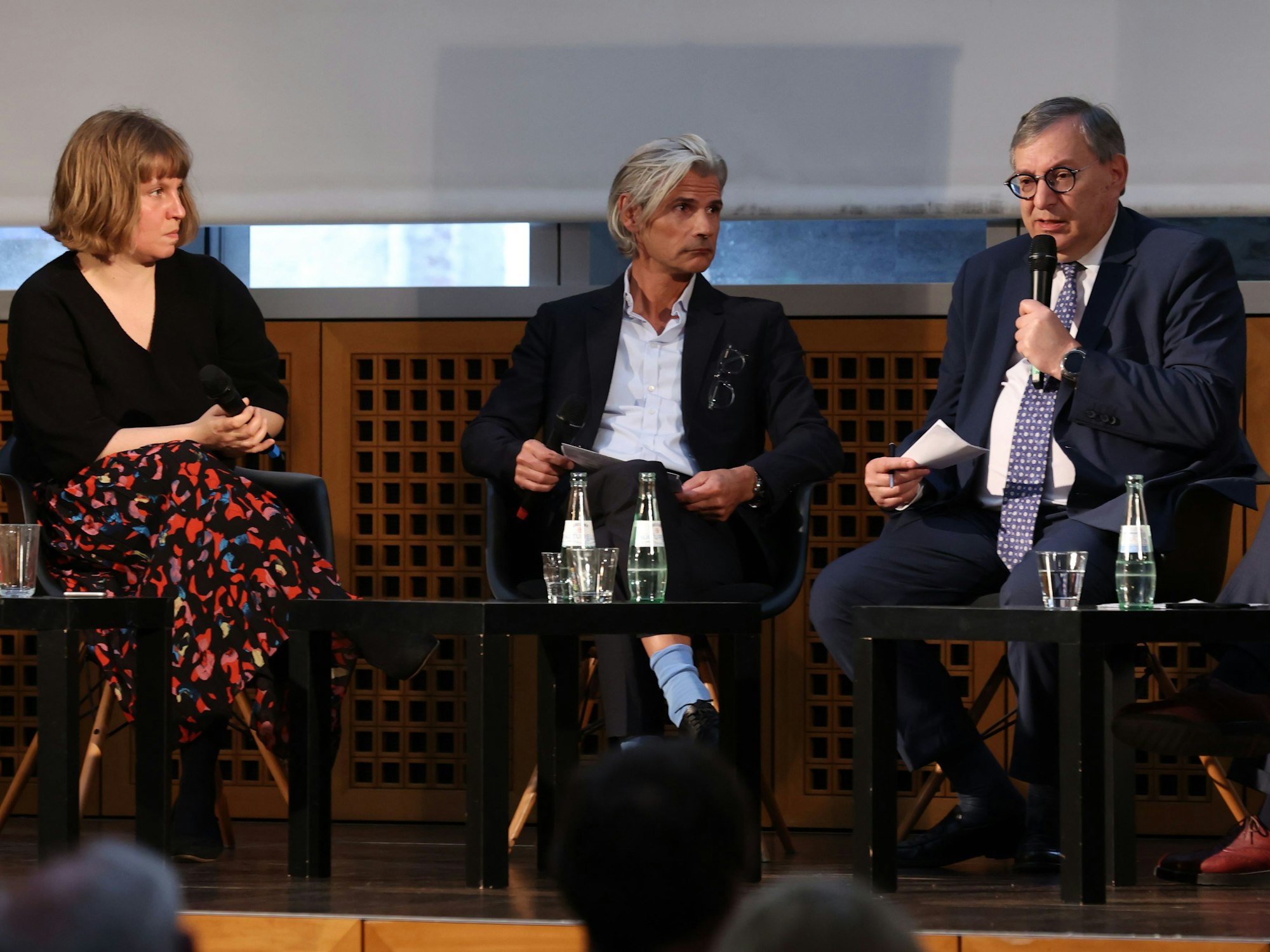 Die Stadt veranstaltete eine Podiumsdiskussion mit Workshop zum Thema Antisemistismus in Kunst und Kultur:
Stella Leder, Stefan Charles und Abraham Lehrer.