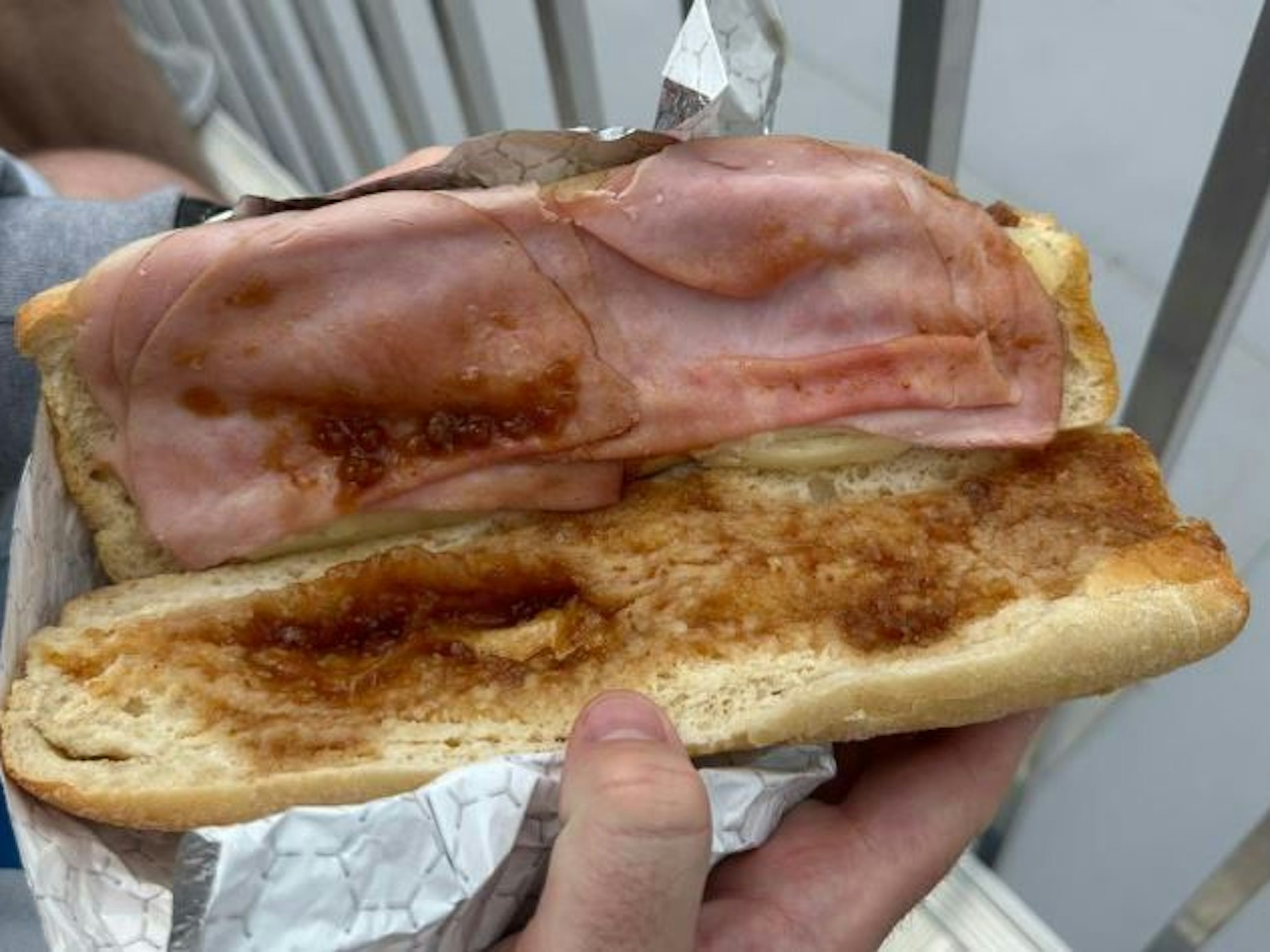 Ein mit Wagyu-Steak belegtes Sandwich bei der Formel 1 in Miami.