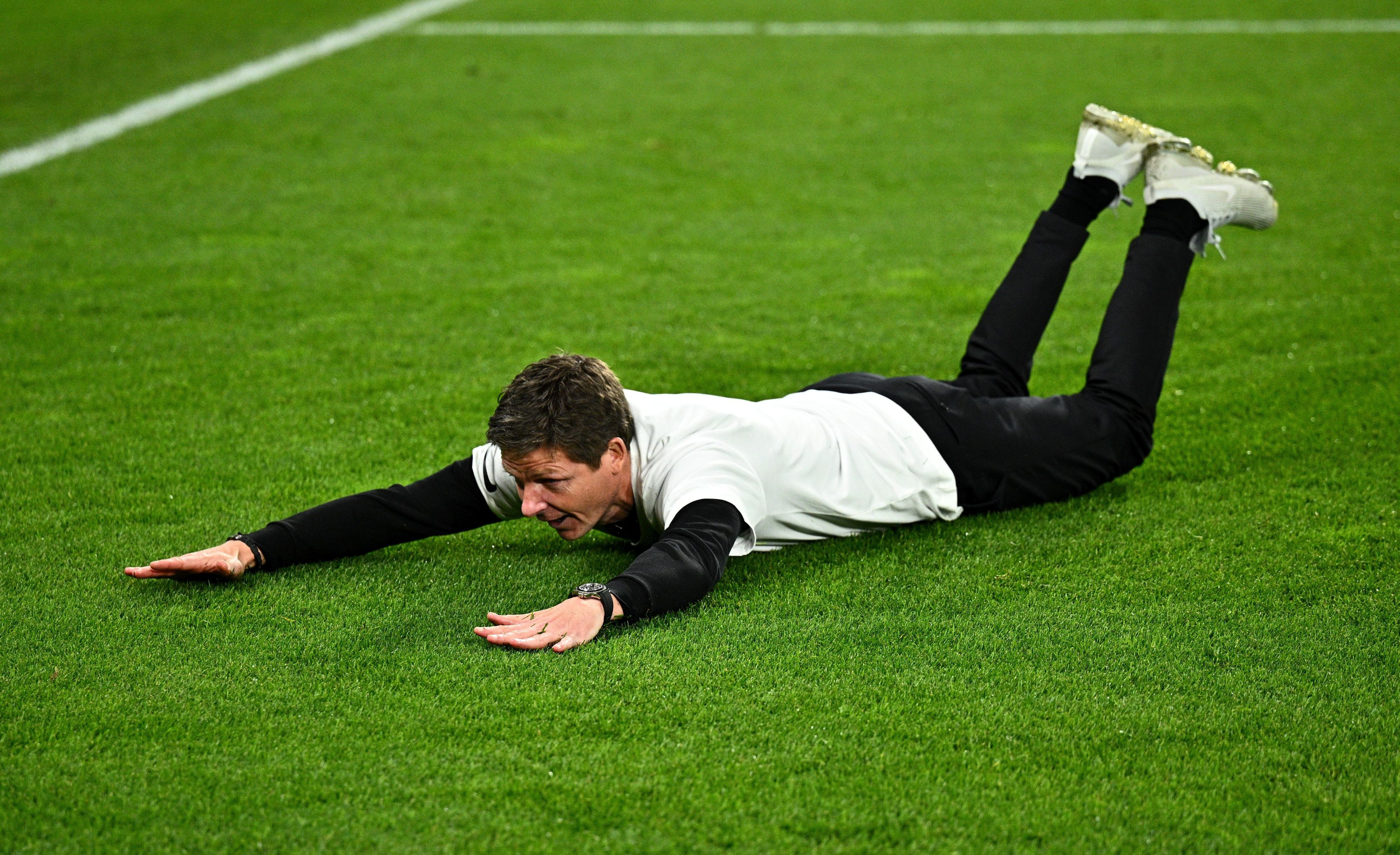 Nach dem Einzug ins Pokalfinale macht Oliver Glasner den Diver.