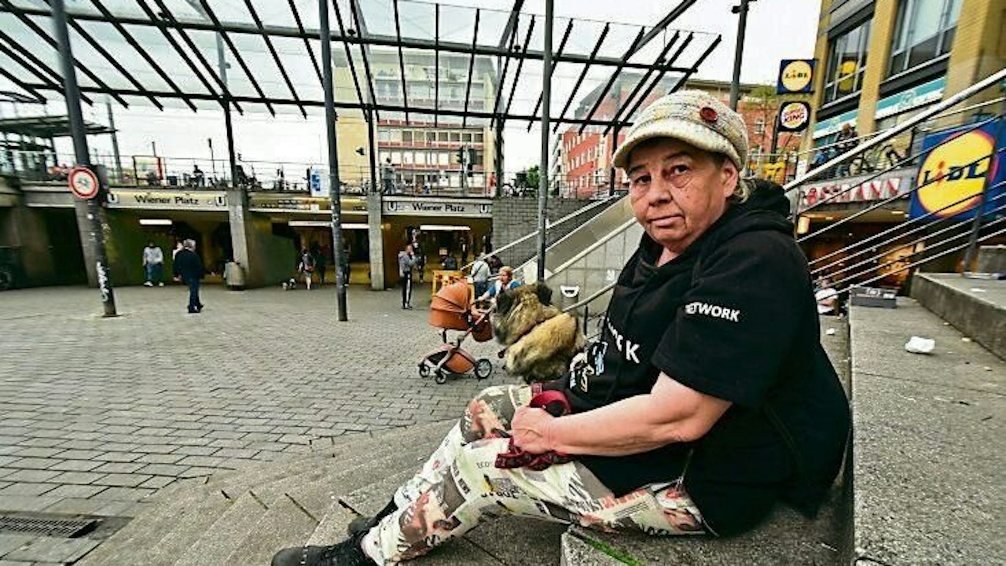Straßenmutti Linda Rennings am Wiener Platz