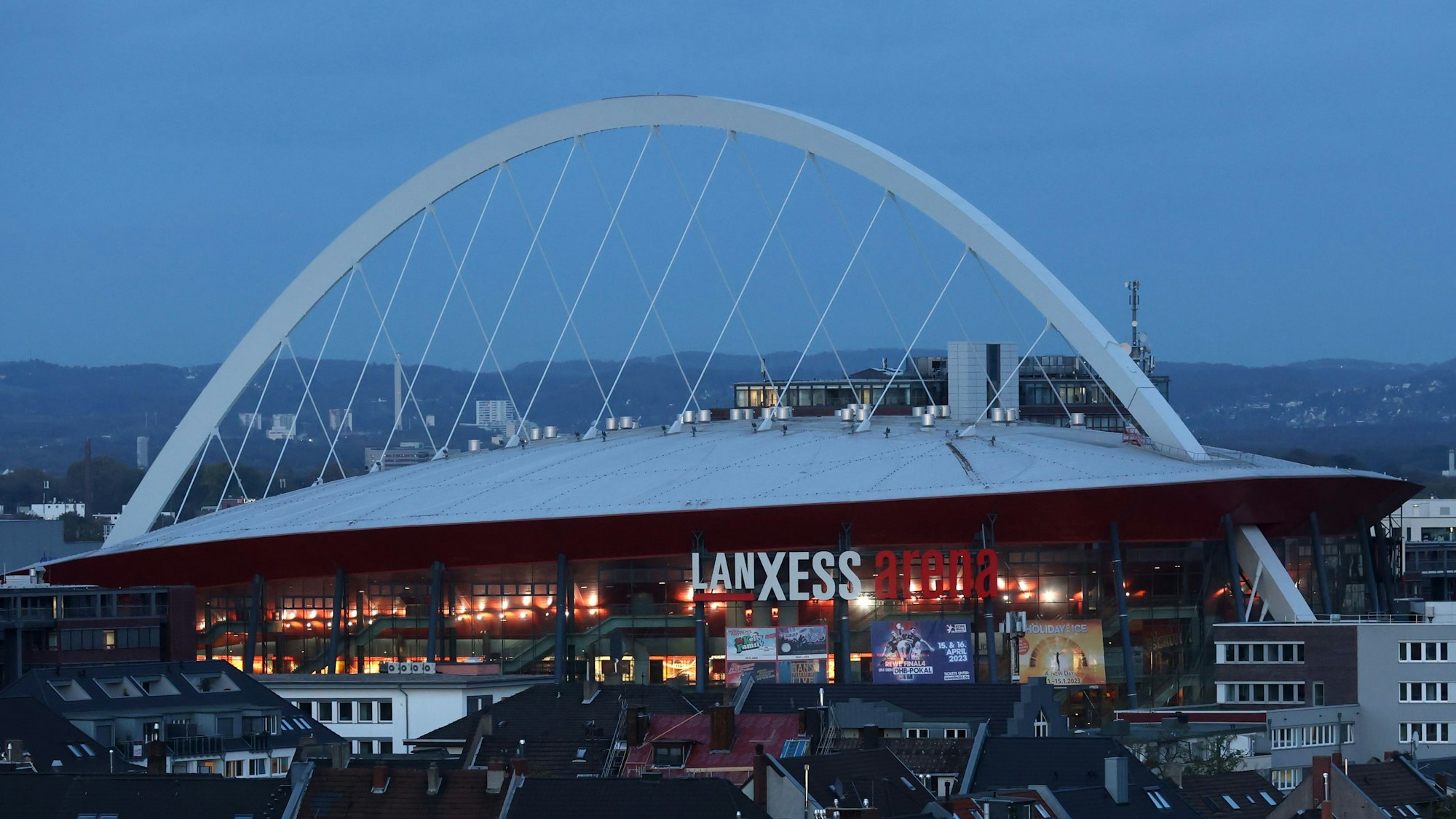 02.11.2022
Köln:
Lanxess-Arena vom Riesenrad der Deutzer Herbst Kirmes aus fotografiert.
Foto: Martina Goyert