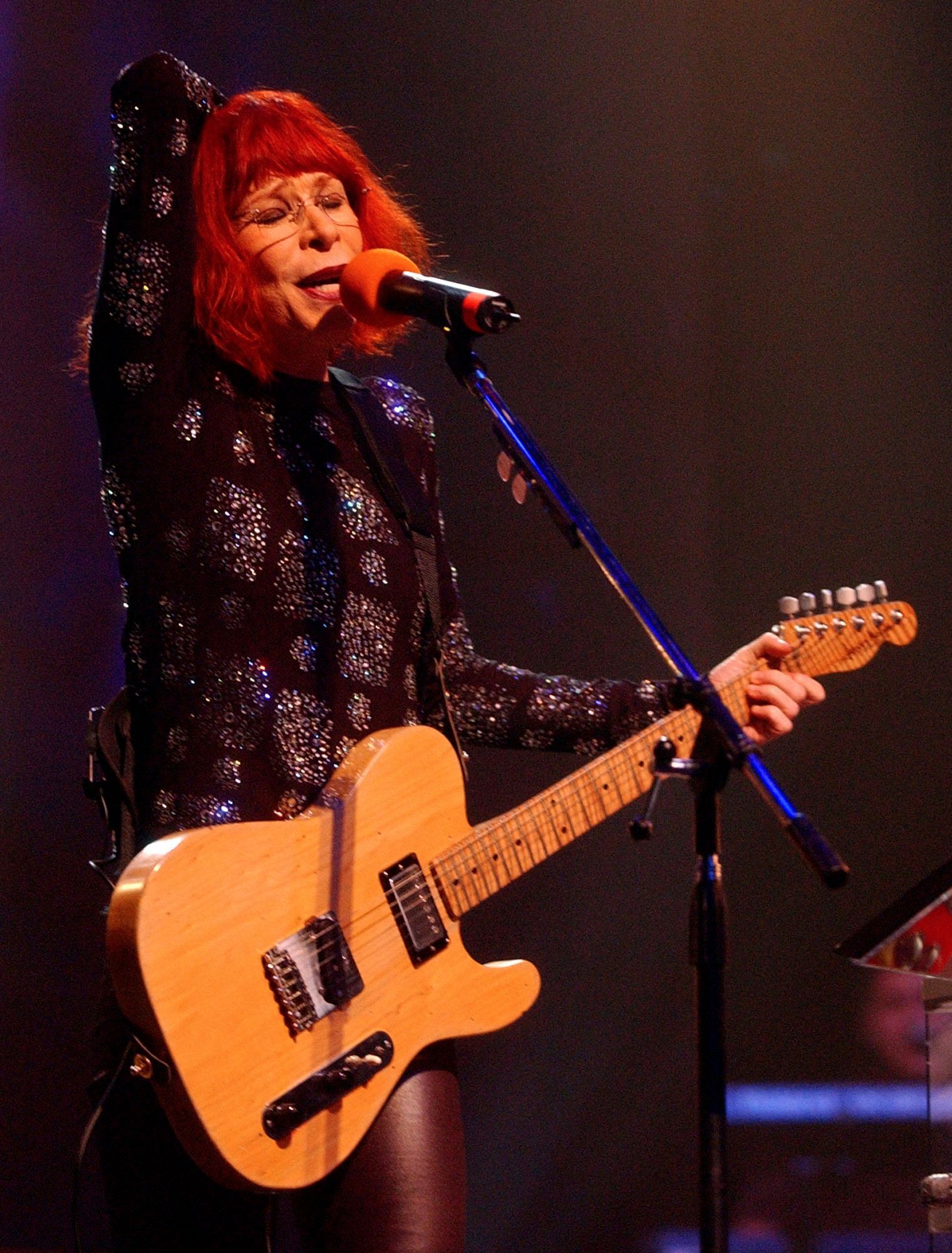 Die brasilianische Rocksängerin Rita Lee bei einem Konzert im November 2002 in Buenos Aires.