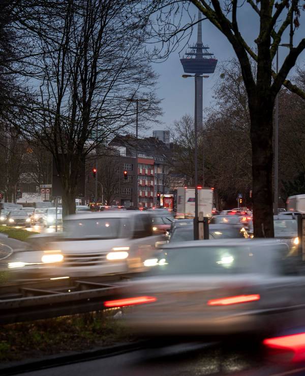 Auf der Inneren Kanalstraße herrscht immer viel Verkehr.