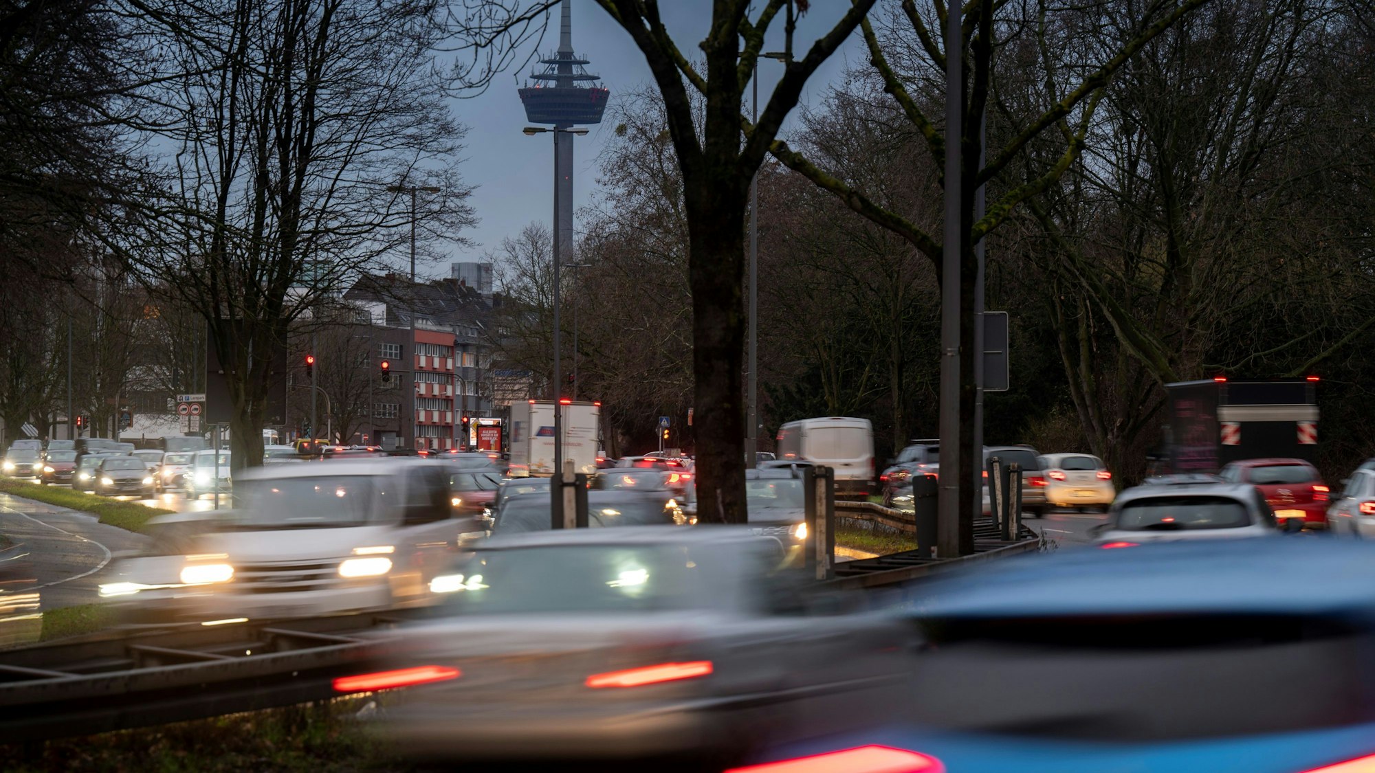 Auf der Inneren Kanalstraße herrscht immer viel Verkehr.