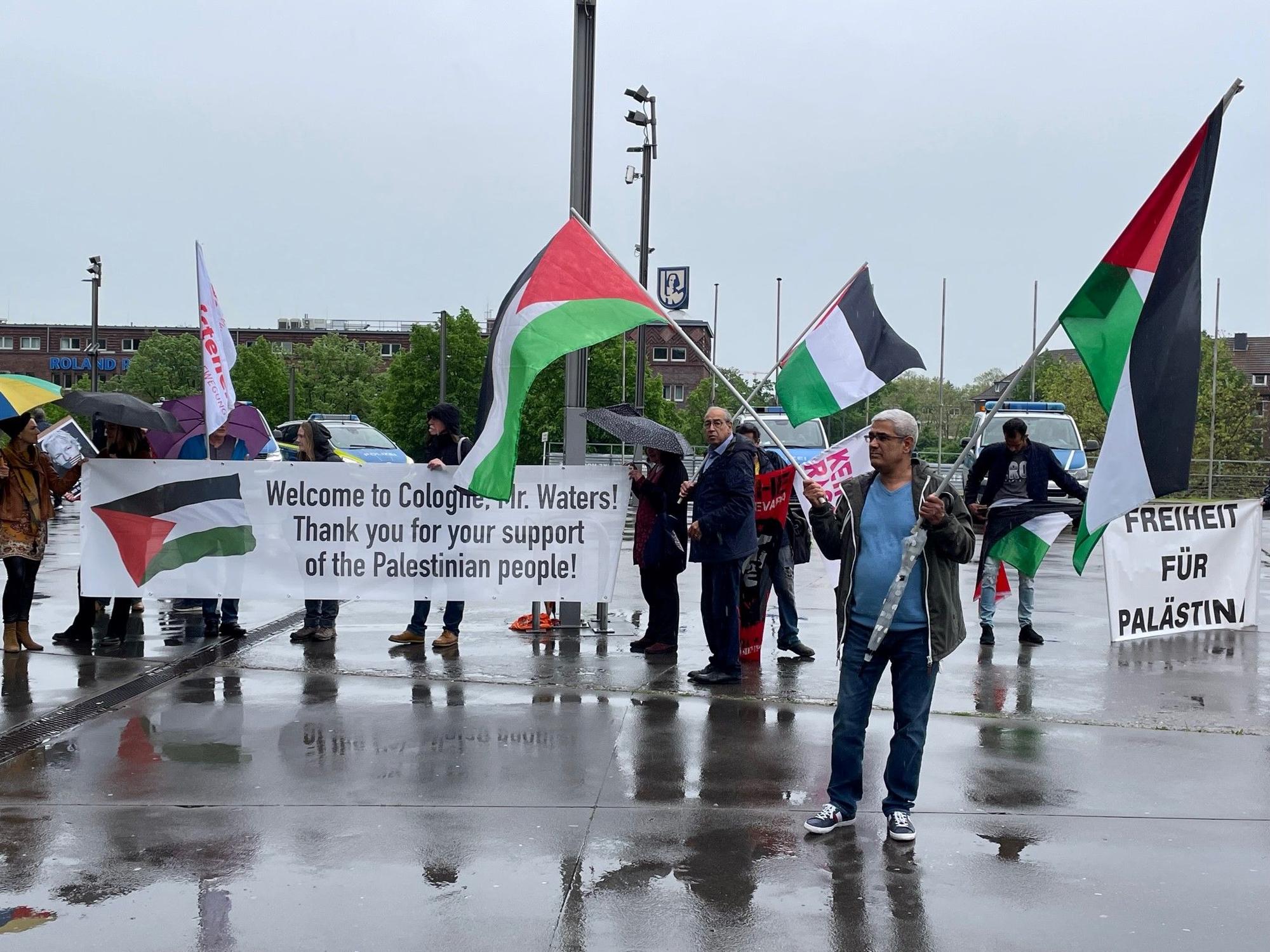 Pro Waters-Demo an der Lanxess-Arena.