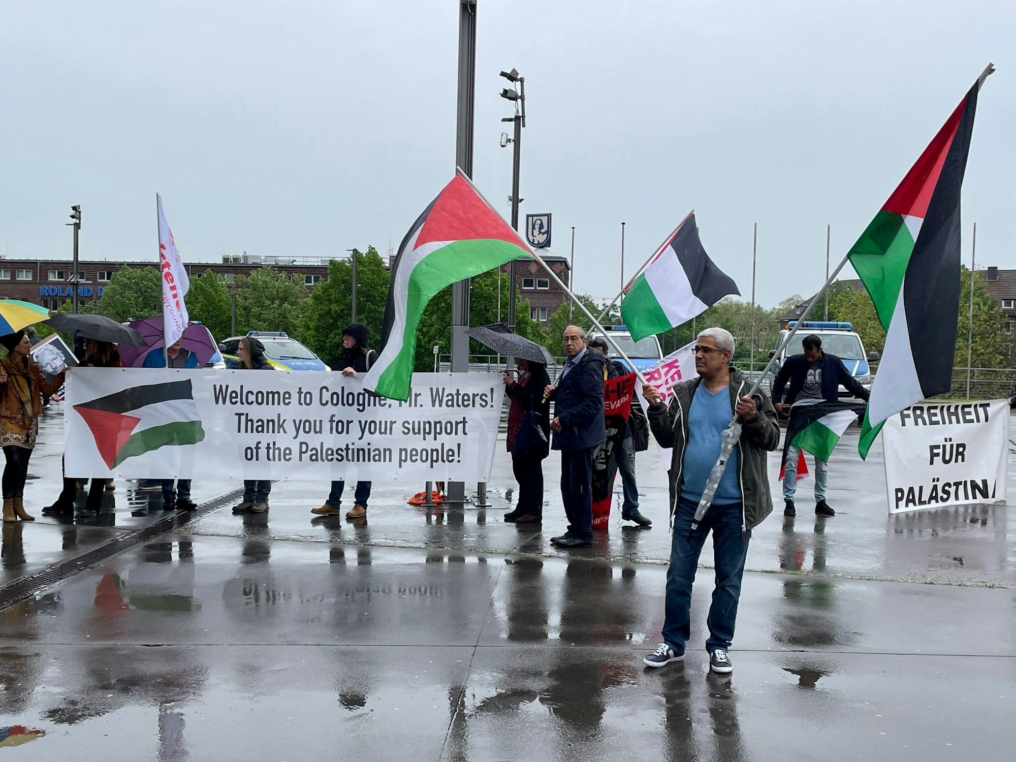 Pro Waters-Demo an der Lanxess-Arena.
