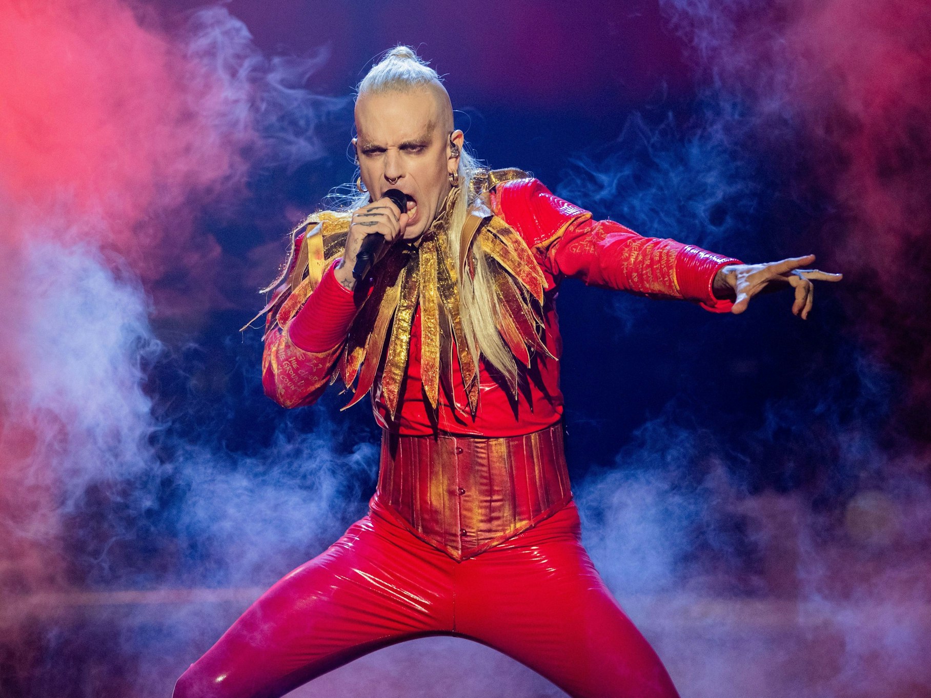 Chris Harms, Sänger von Lord Of The Lost, steht bei den Proben zu "Eurovision Song Contest 2023 - Unser Lied für Liverpool" auf der Bühne.