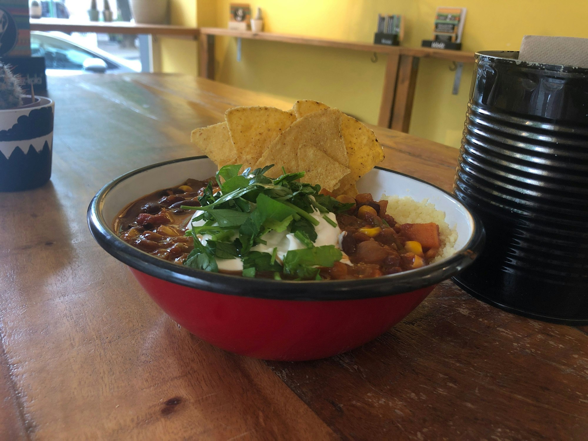 Chili-Gericht aus dem Bambules Chili in der Kölner Südstadt.