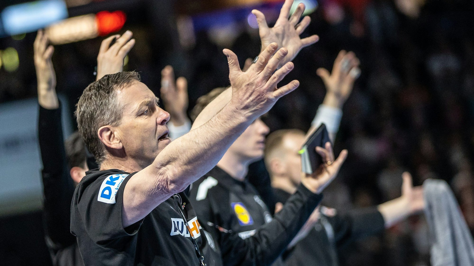 Deutschlands Bundestrainer Alfred Gislason gestikuliert beim Länderspiel gegen Spanien