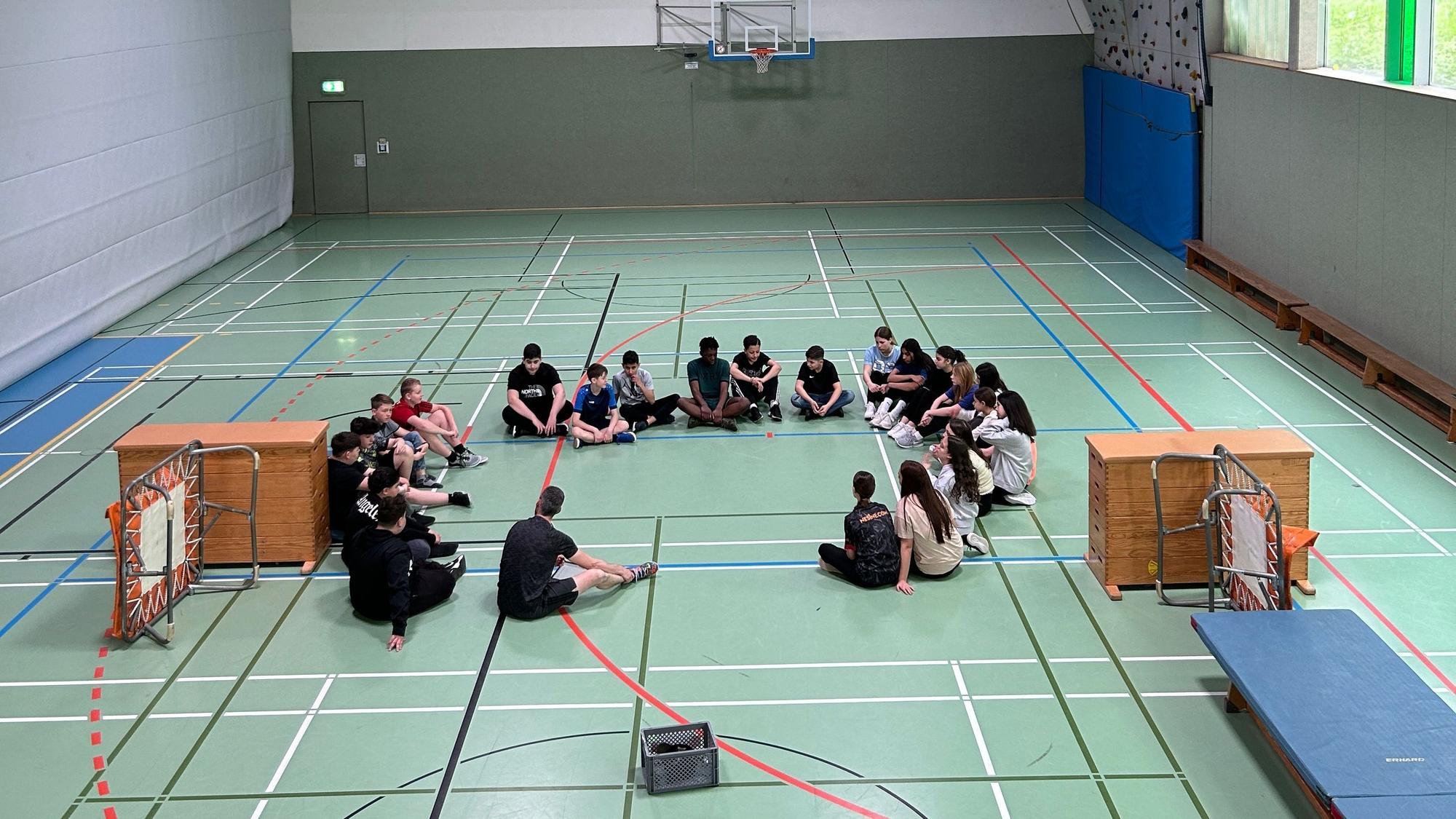Die Turnhalle der Realschule Hürth: Friedrich-Ebert Schule
Hier gibt es ab dem Sommer Sport als Hauptfach