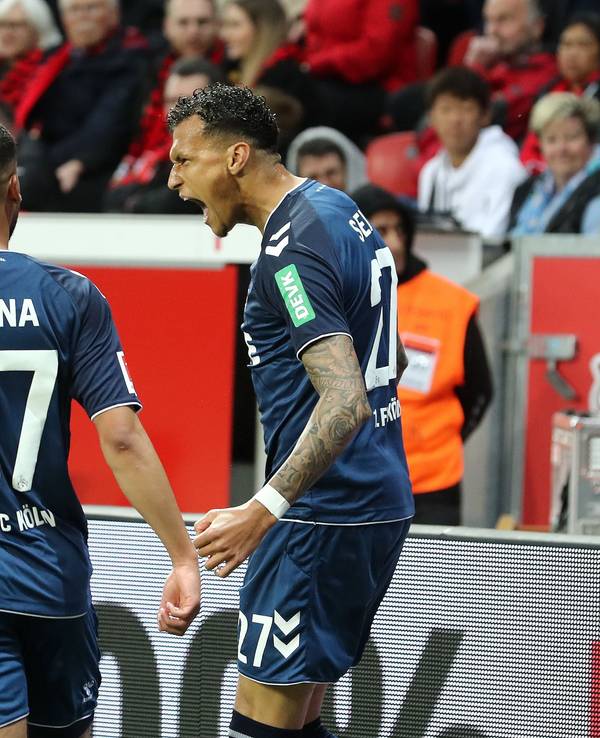 Davie Selke jubelt gegen Bayer Leverkusen.