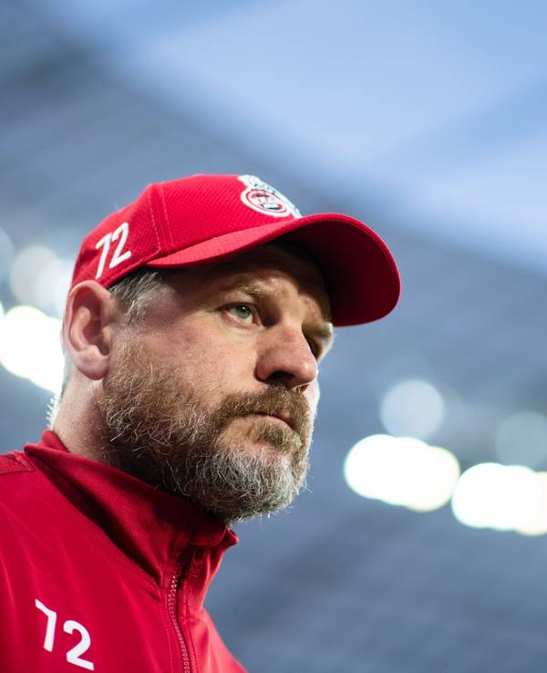 Steffen Baumgart steht in Leverkusen an der Seitenlinie.
