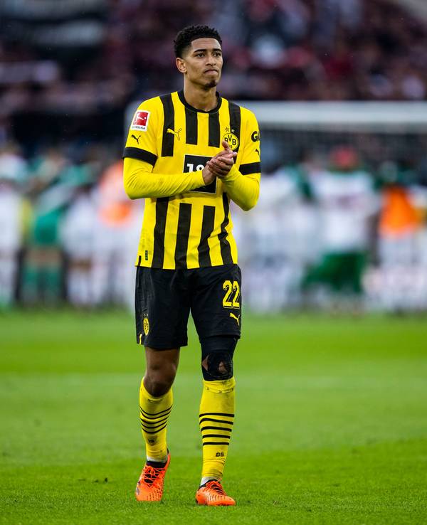 BVB-Star Jude Bellingham schaut enttäuscht nach dem Spiel gegen den VfB Stuttgart.