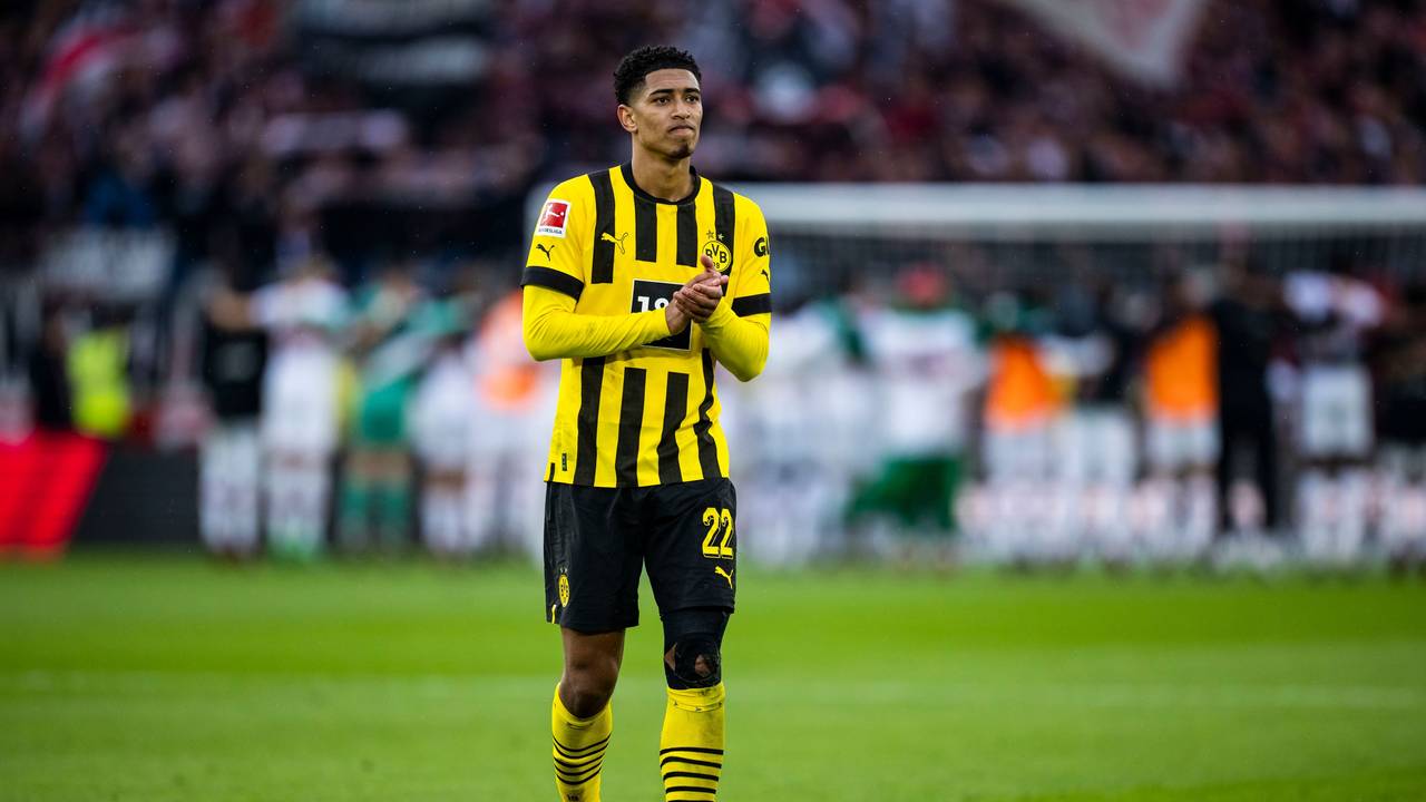 BVB-Star Jude Bellingham schaut enttäuscht nach dem Spiel gegen den VfB Stuttgart.