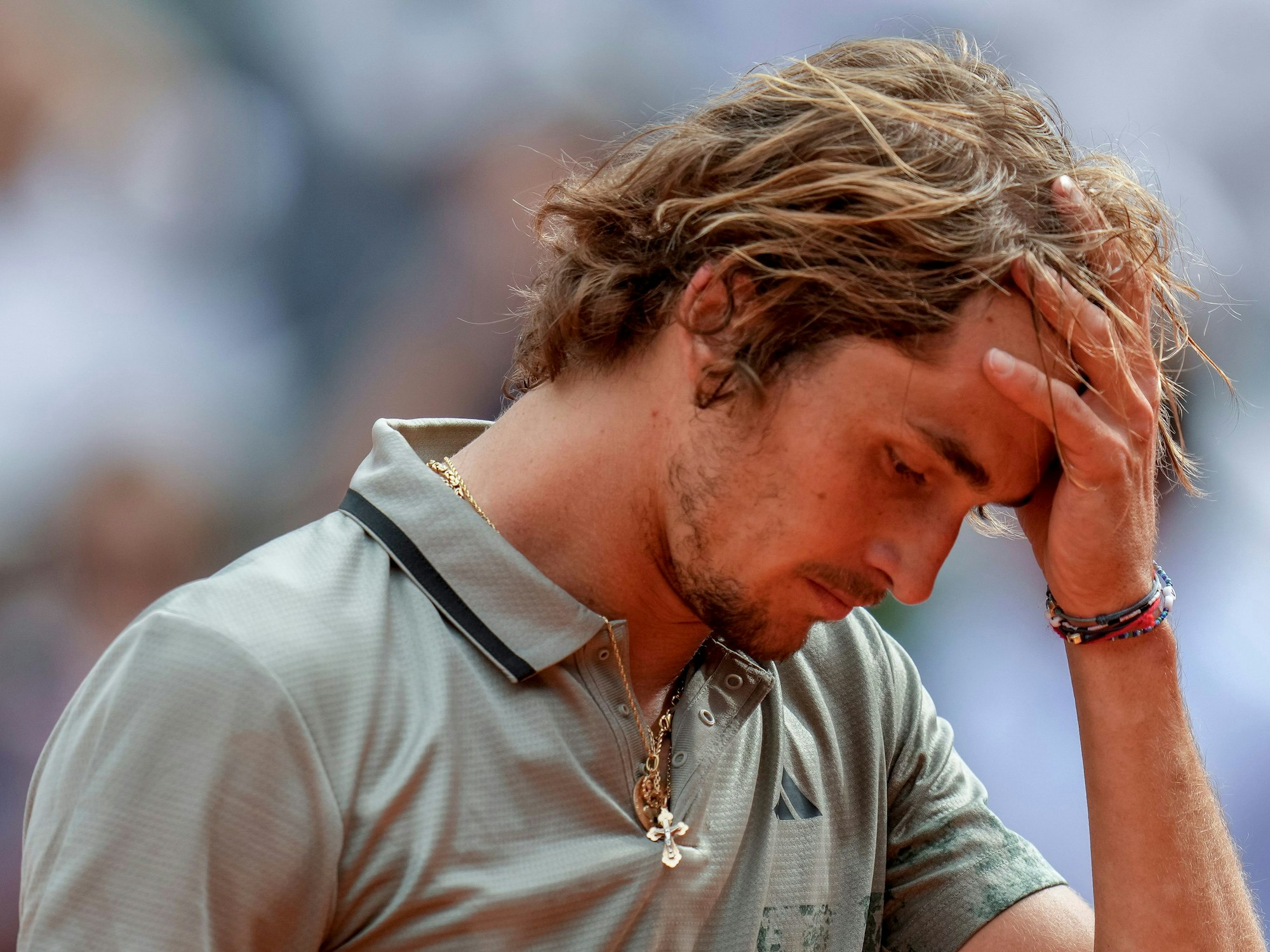 Alexander Zverev ist nach seiner Niederlage frustriert.