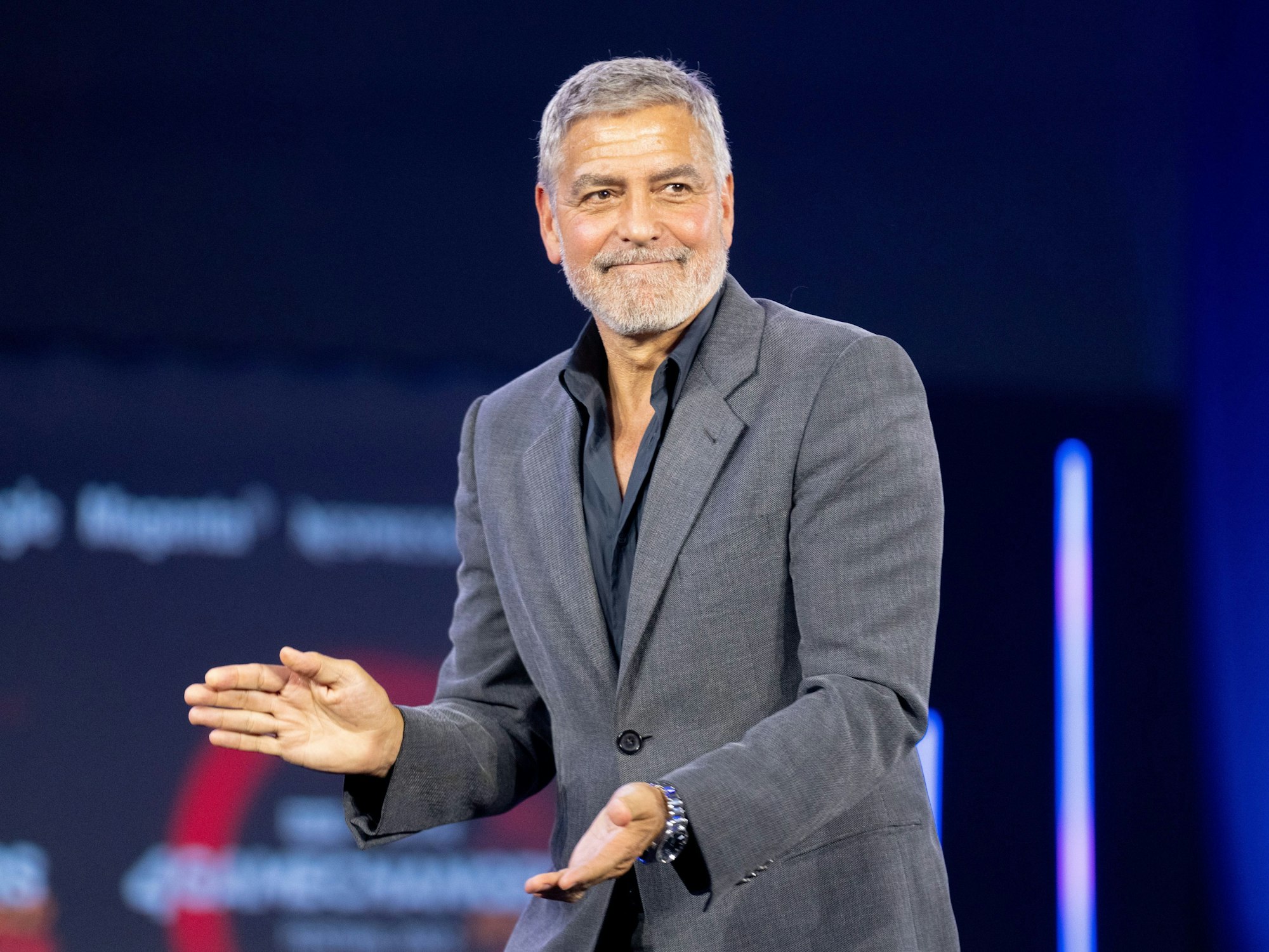 George Clooney, Hollywoodstar, lächelt beim Festival „4Gamechangers“.