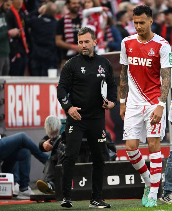 Davie Selke wird beim 1. FC Köln ausgewechselt.