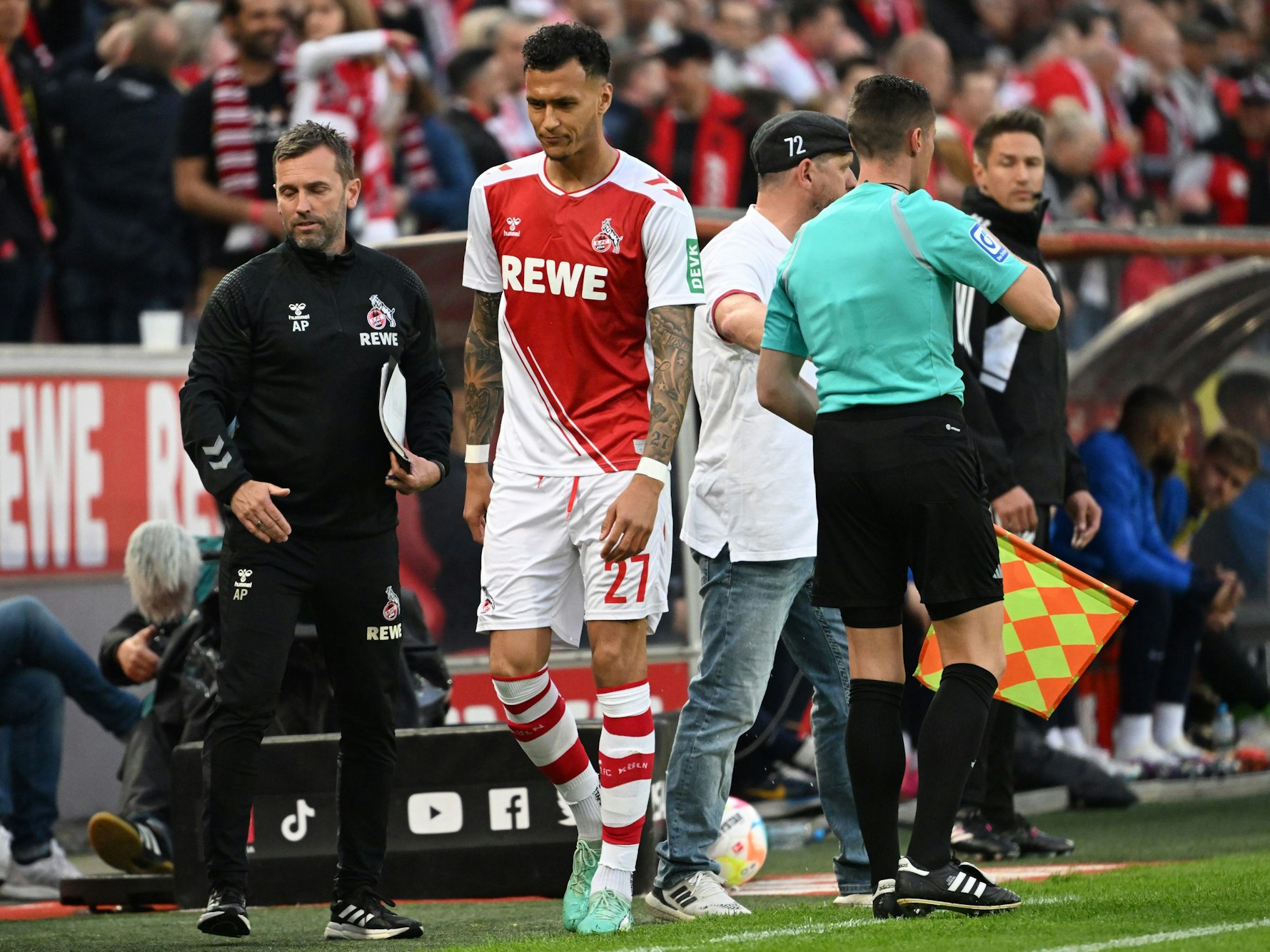 Davie Selke wird beim 1. FC Köln ausgewechselt.