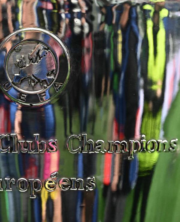 Nahaufnahme der Champions-League-Trophäe.