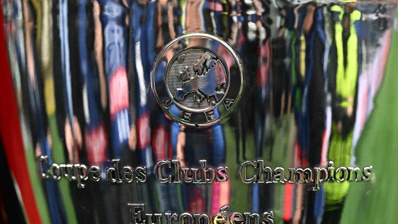 Nahaufnahme der Champions-League-Trophäe.
