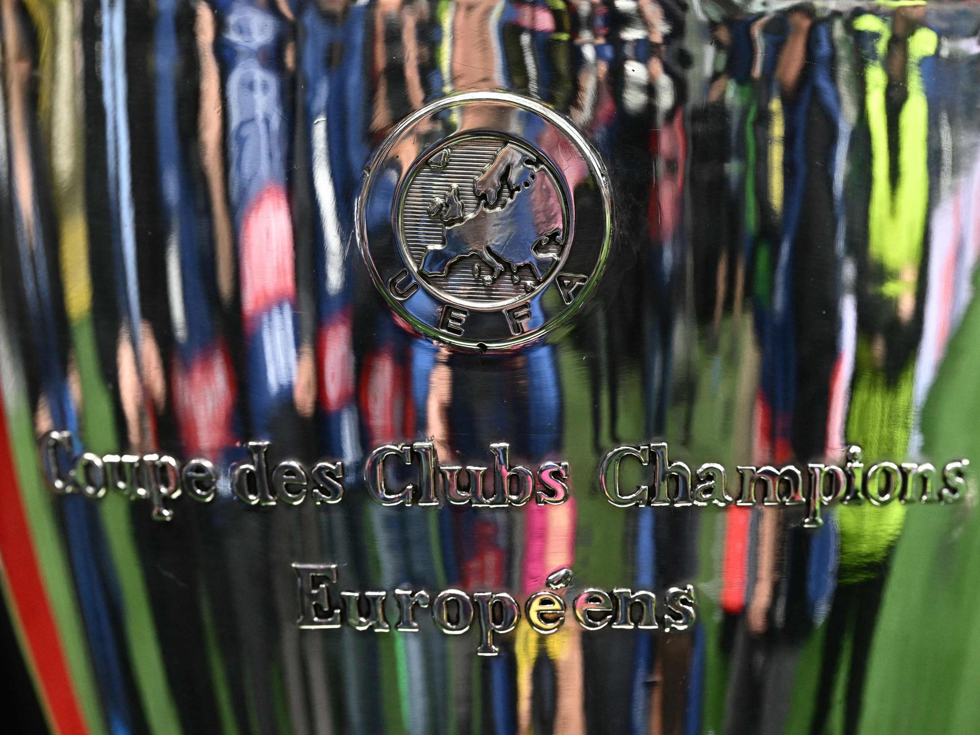 Nahaufnahme der Champions-League-Trophäe.