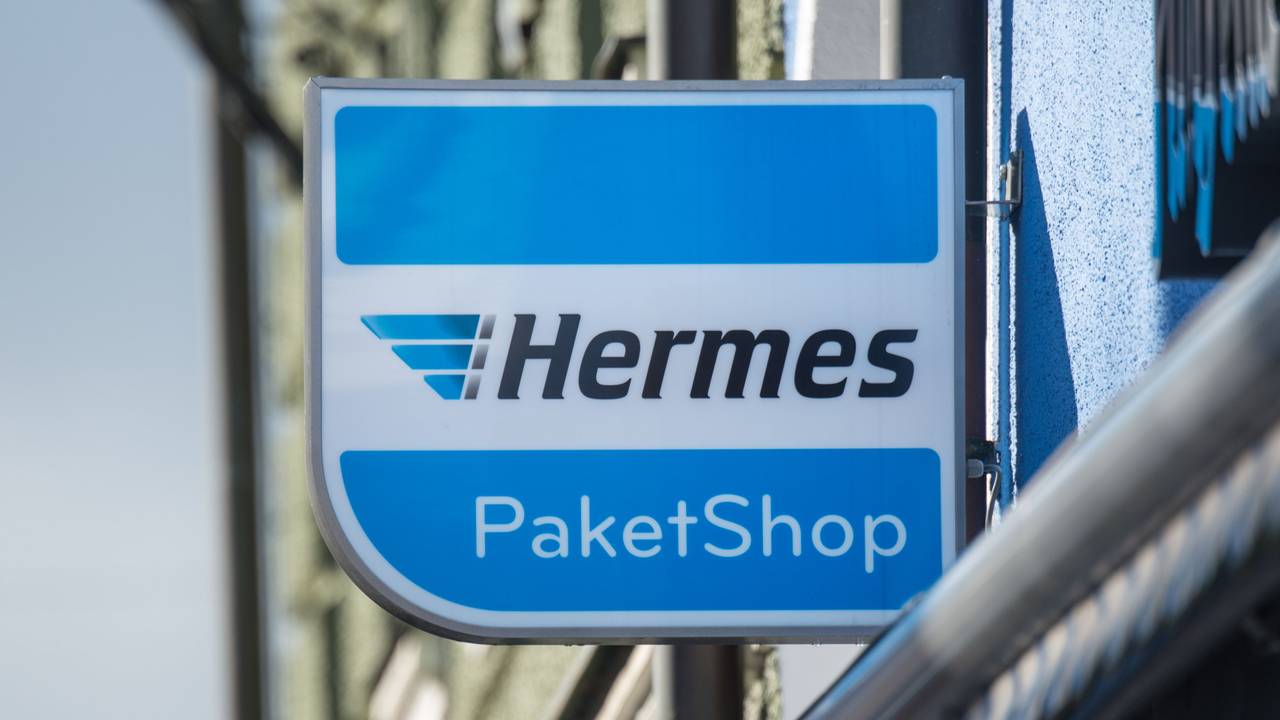 Das Schild eines Hermes-Paketshops
