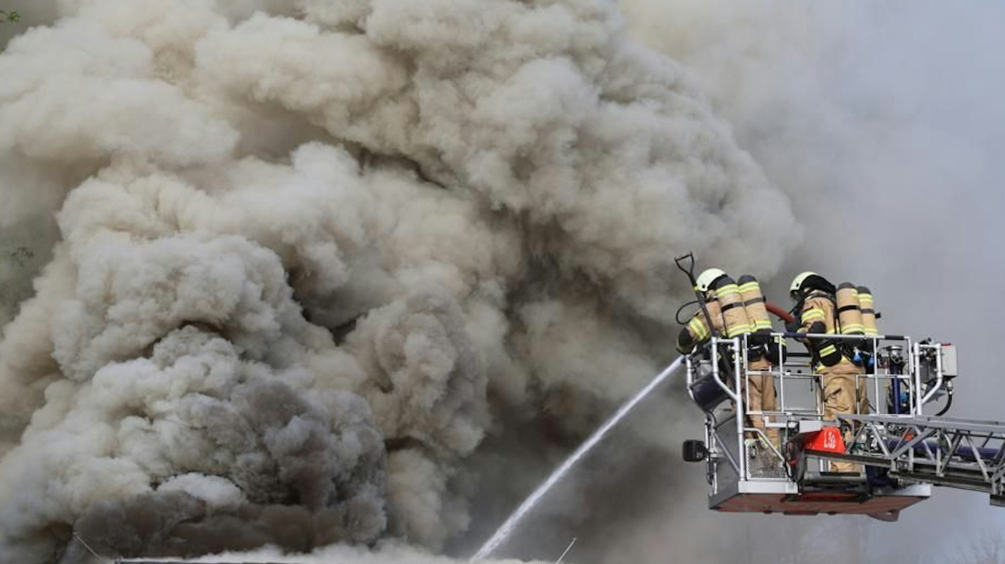 Die Feuerwehr Bergisch Gladbach bei einem Einsatz.