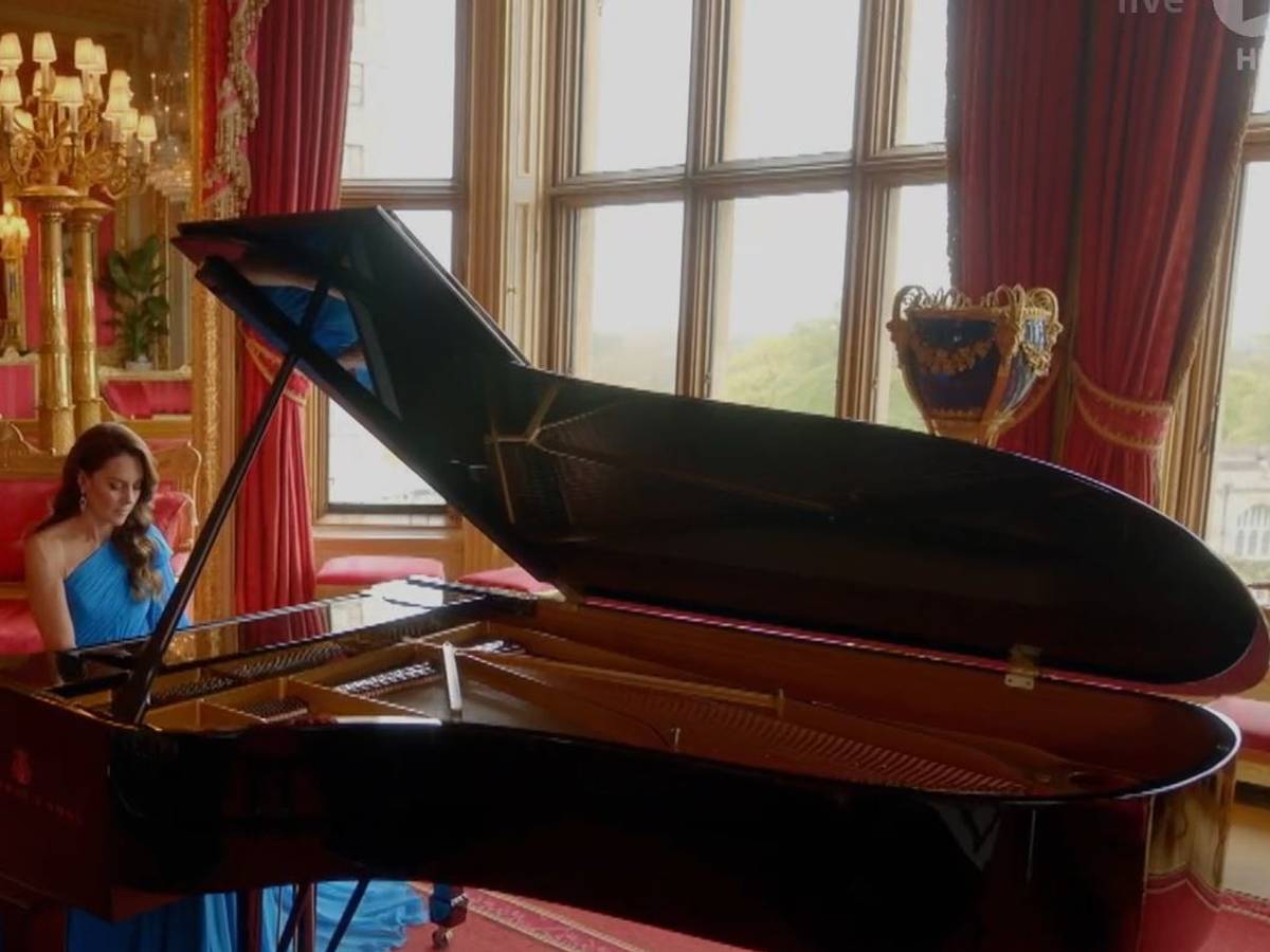Kate, Prinzessin von Wales am Klavier auf Schloss Windsor. Einspieler ESC 2023