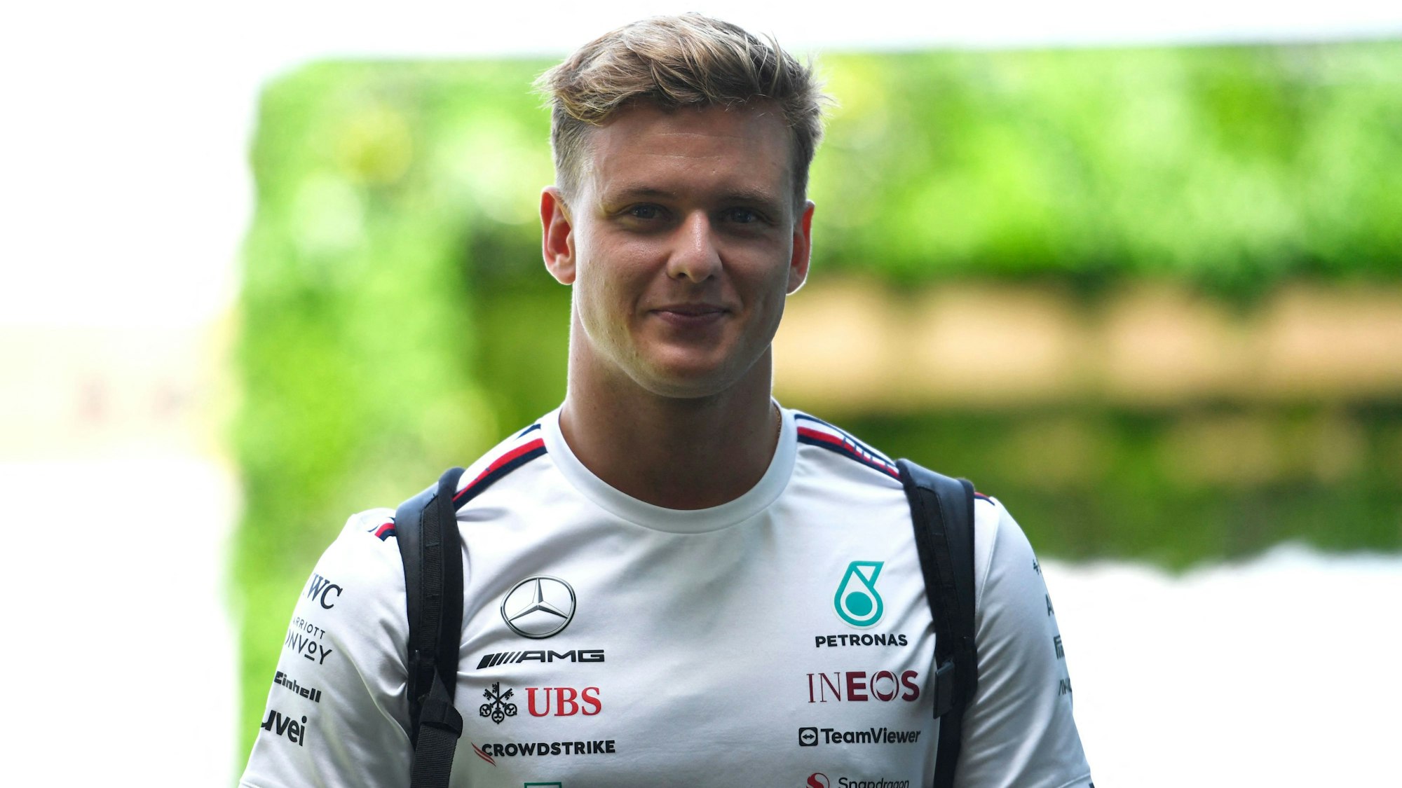 Mercedes-Ersatzpilot Mick Schumacher kommt vor dem Großen Preis von Miami in die Boxengasse.