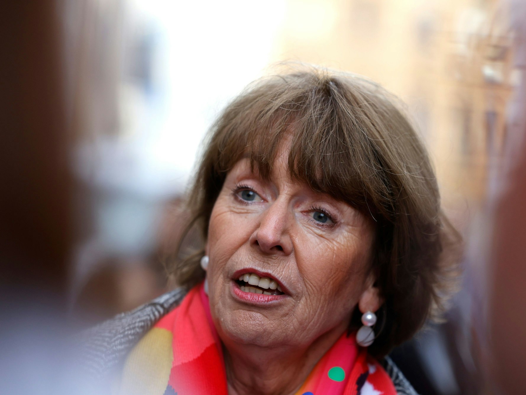 Henriette Reker, Oberbürgermeisterin von Köln, gibt nach einem Rundgang auf der Zülpicher Straße ein Statement zum Karnevalsauftakt ab.