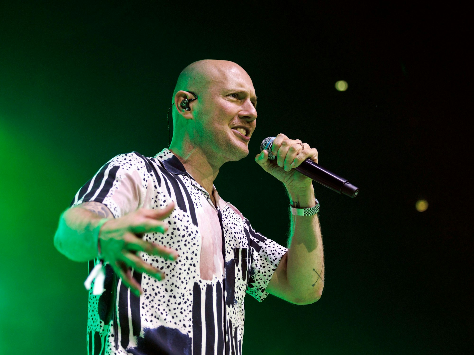 Sänger und Schauspieler Oliver Petszokat beim Konzert „Die Schlagernacht des Jahres“.