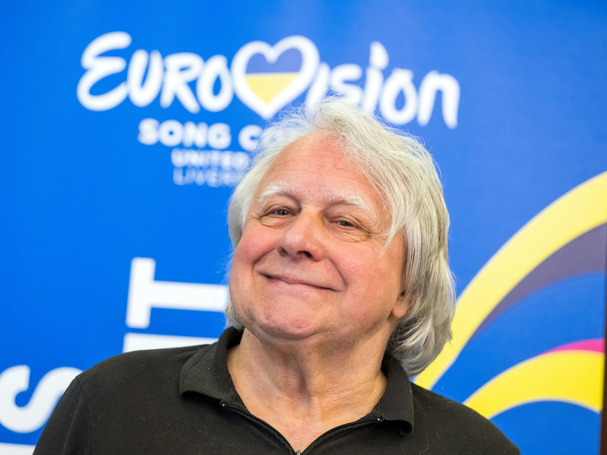 Peter Urban, Musikexperte beim Eurovision Song Contest (ESC), posiert für ein Foto in seinem Hotel in der englischen Hafenstadt Liverpool.