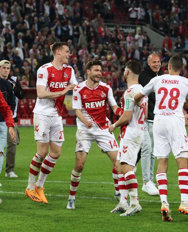 Die Spieler des 1. FC Köln bejubeln den Sieg gegen Hertha.