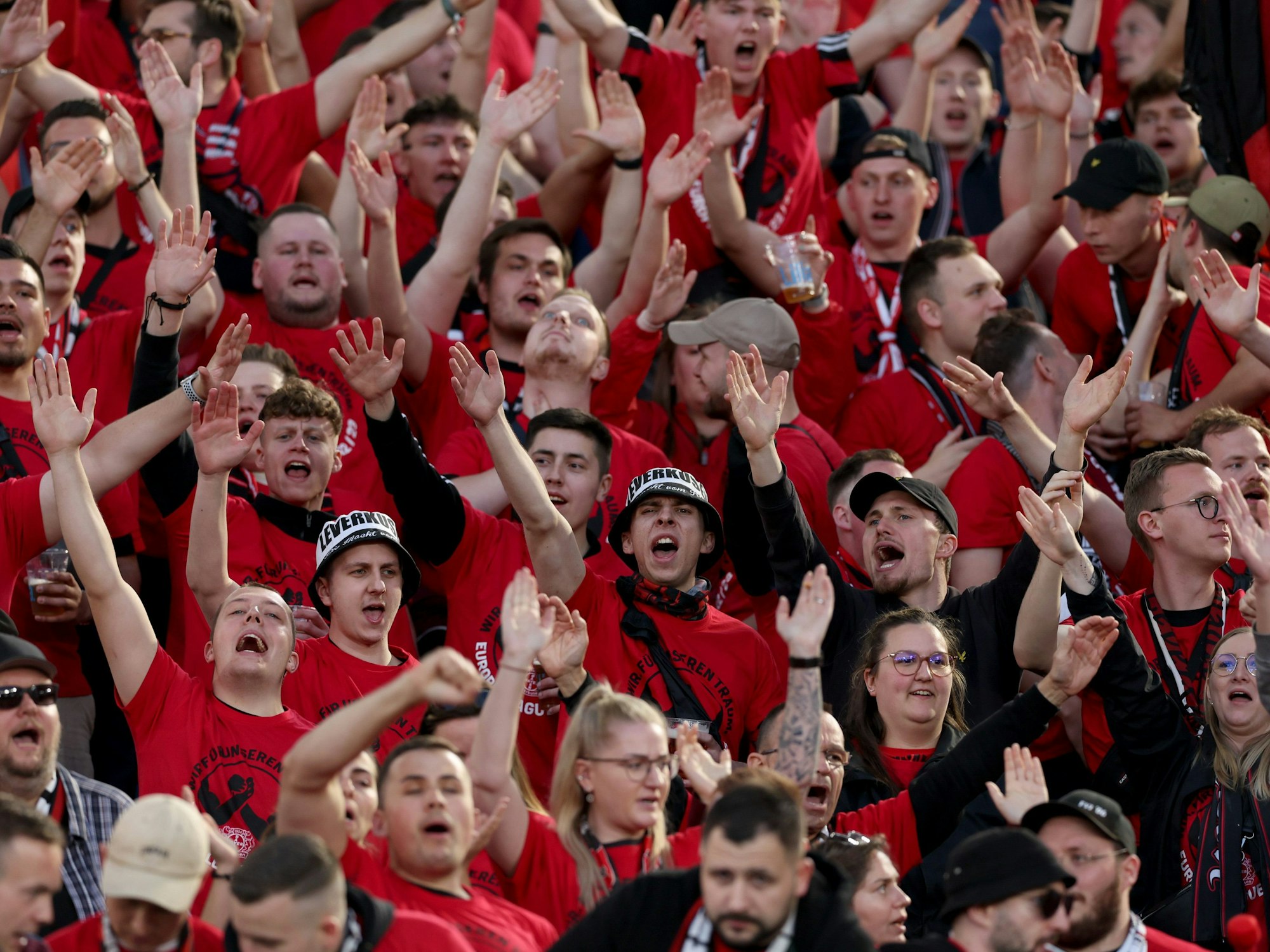Stadio Olimpico di Roma: Leverkusen-Fans machen Stimmung vor dem Spiel.