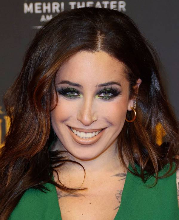 Jolina Mennen am 19. Februar 2023 bei der Europa-Premiere des Theaterstücks Harry Potter und das verwunschene Kind im Mehr! Theater in Hamburg,